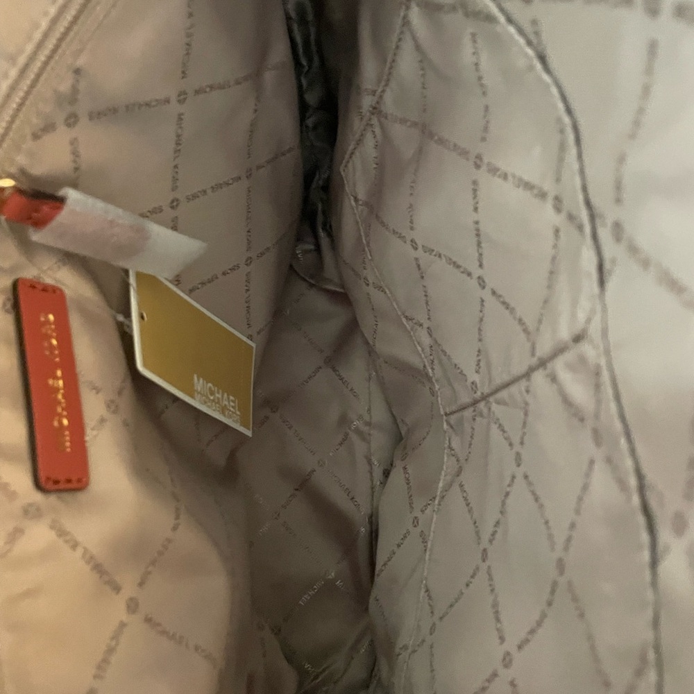 SOLD-MICHAEL Michael Kors Jet Set Charm - Picture 9 of 15